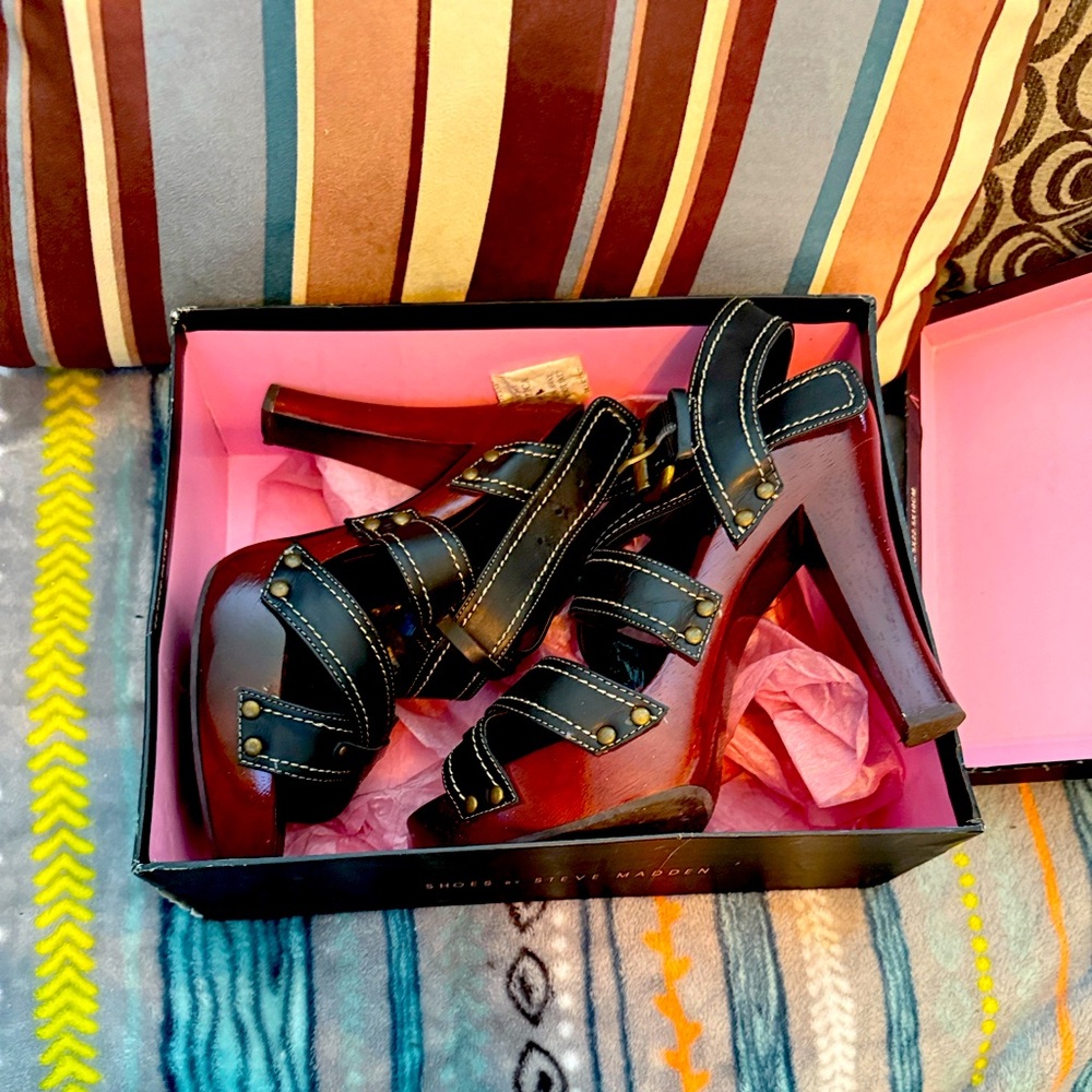 Steve Madden Stylish Black and Brown Women's Heels